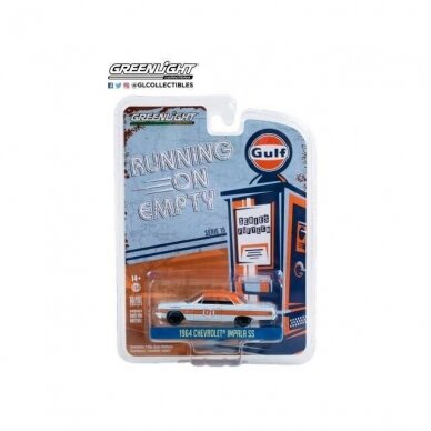 Greenlight Modeliukas 1964 Chevrolet Impala SS Gulf Oil *Running on Empty Series 15*, blue/orange (yra Sandėlyje)