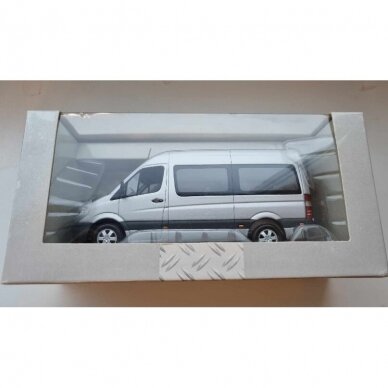 PAUL`S Model Art MiniChamps Dealer 1/43 Mercedes Benz Sprinter Combi Grey