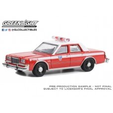 PRE-ORD3R GreenLight Modeliukas 1985 Plymouth Gran Fury FDNY (The Official Fire Department City of New York) Division Chief 5 *Fire & Rescue Series 4*