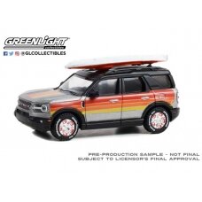 PRE-ORD3R GreenLight Modeliukas 2022 Ford Bronco Sport Outer Banks Free Wheelin Bronco Sport with Rooftop Kayak