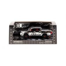 PRE-ORD3R Tarmac Modeliukas 1/64 Toyota Hilux Thousand Sunny, white/grey/black