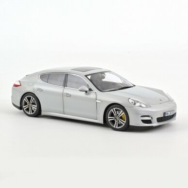 PRE-ORD3R Norev Modeliukas 1/18 2009 Porsche Panamera Turbo, silver