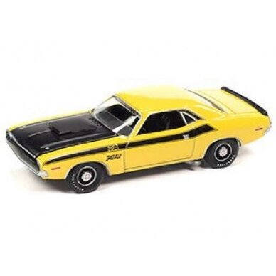 PRE-ORD3R Auto World Modeliukas 1970 Dodge Challenger T/A, Fy1 Banana with flat black hood & black T/A Side Stripes