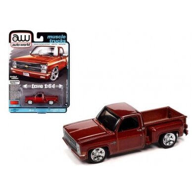 Auto World Modeliukas 1983 Chevrolet Silverado Stepside, metallic red