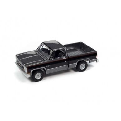 PRE-ORD3R Auto World Modeliukas 1987 Chevrolet Silverado 10 Fleetside, grey poly body color with gloss black center sides