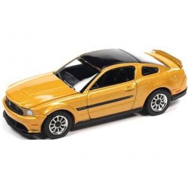 PRE-ORD3R Auto World Modeliukas 2012 Mustang GT/CS, Yellow Blaze Tricoat with Black GT/CS Side Stripes