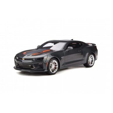 PRE-ORD3R GT Spirit Modeliukas Chevrolet Camaro SS Fifty Anniversary, black/orange