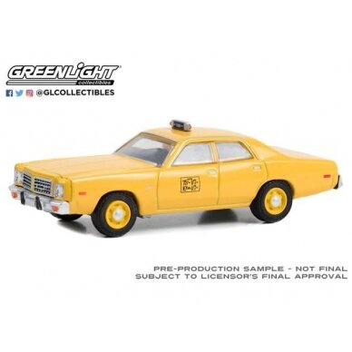 PRE-ORD3R GreenLight 1975 Dodge Coronet NYC Taxi, yellow