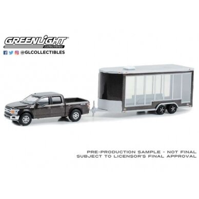 GreenLight Modeliukas 2020 Ford F-150 Lariat 4x4 in Stone Gray with Glass Display Trailer *Hitch & Tow Series 28*, grey