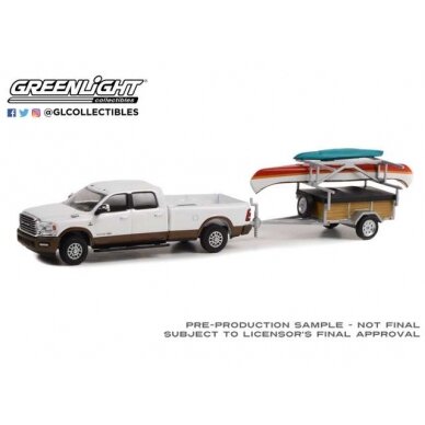 GreenLight Modeliukas 2022 Ram 2500 Limited Longhorn Bright White & Walnut Brown with Canoe Trailer with Canoe Rack, Canoe and Kayak *Hitch & Tow Series 26*, white-beige (yra Sandėlyje)