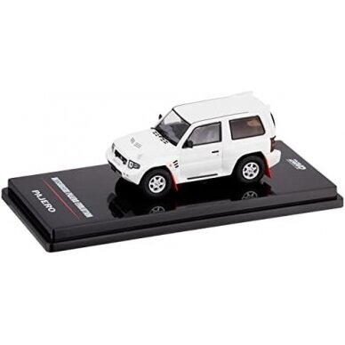 PRE-ORD3R Inno64 Modeliukas Mitsubishi Pajero Evoliuton *With Extra Wheels*, white