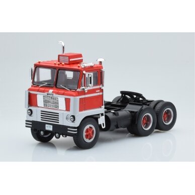 IXO Models Modeliukas 1/43 1960 White 7400, red