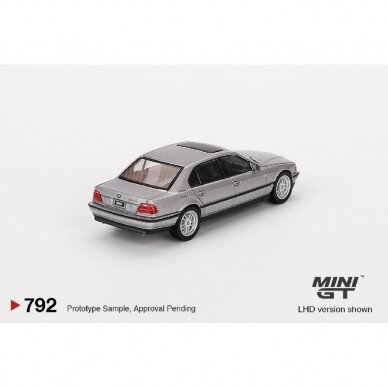 PRE-ORDER Mini GT Modeliukas 1/64 2000 BMW E38 750 IL, aspen silver metallic