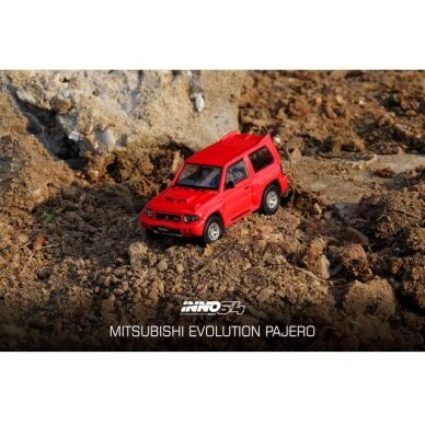 PRE-ORD3R Inno64 Modeliukas Mitsubishi Pajero Evolution, red