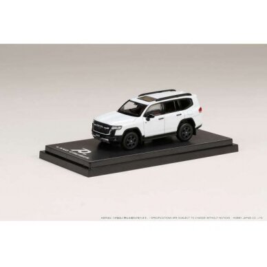 PRE-ORD3R Hobby Japan Modeliukas Toyota Land Cruiser (JA300W) ZX, precious white pearl (090) with black/red interior