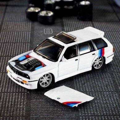 PRE-ORDER Hot Wheels Elite 64 Modeliukas 1990 BMW 318i Touring (yra Snadėlyje)